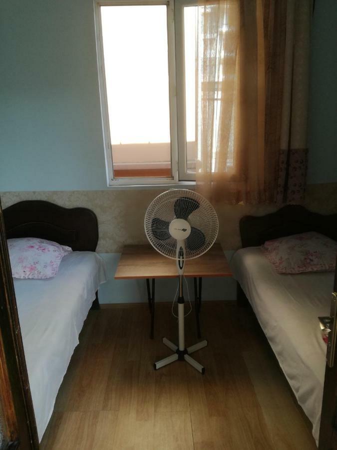 Guest House Nino Batumi Exterior photo